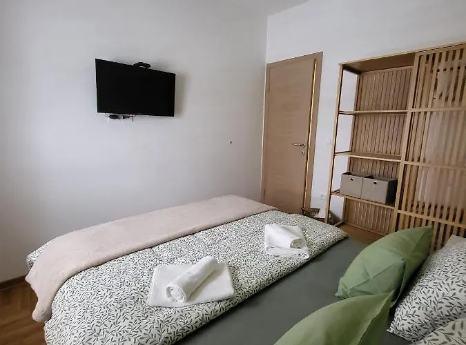 West 37 アパート ズラティボール