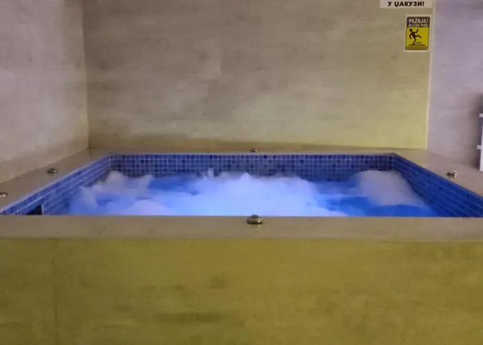 West 37 アパート ズラティボール